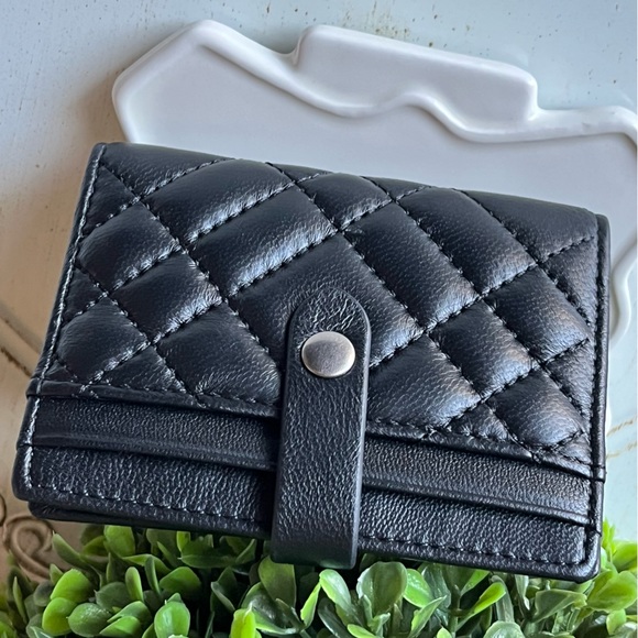 Kurt Geiger black quilted leather bifold cardholder like new - Picture 3 of 9